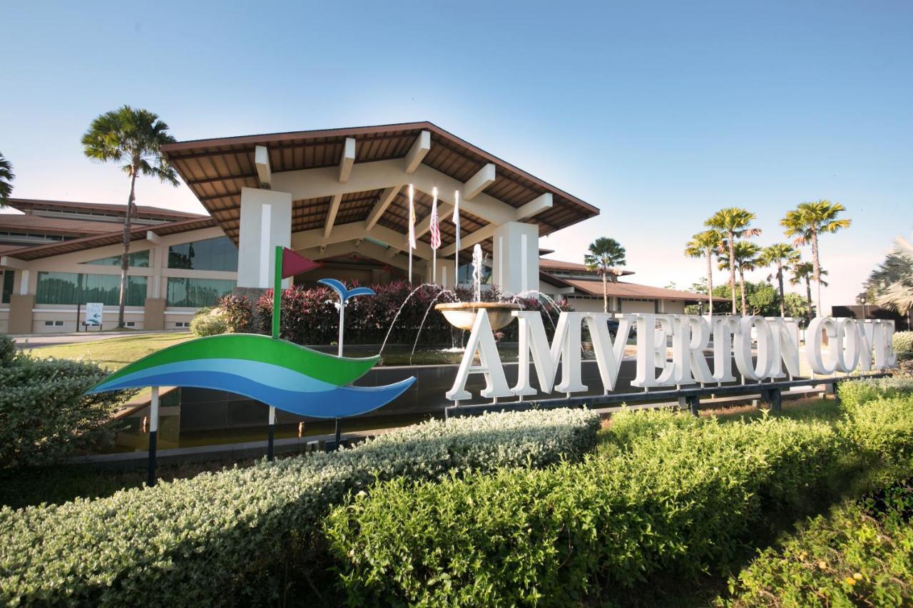Amverton Cove Golf & Island Resort Banting  Exterior photo
